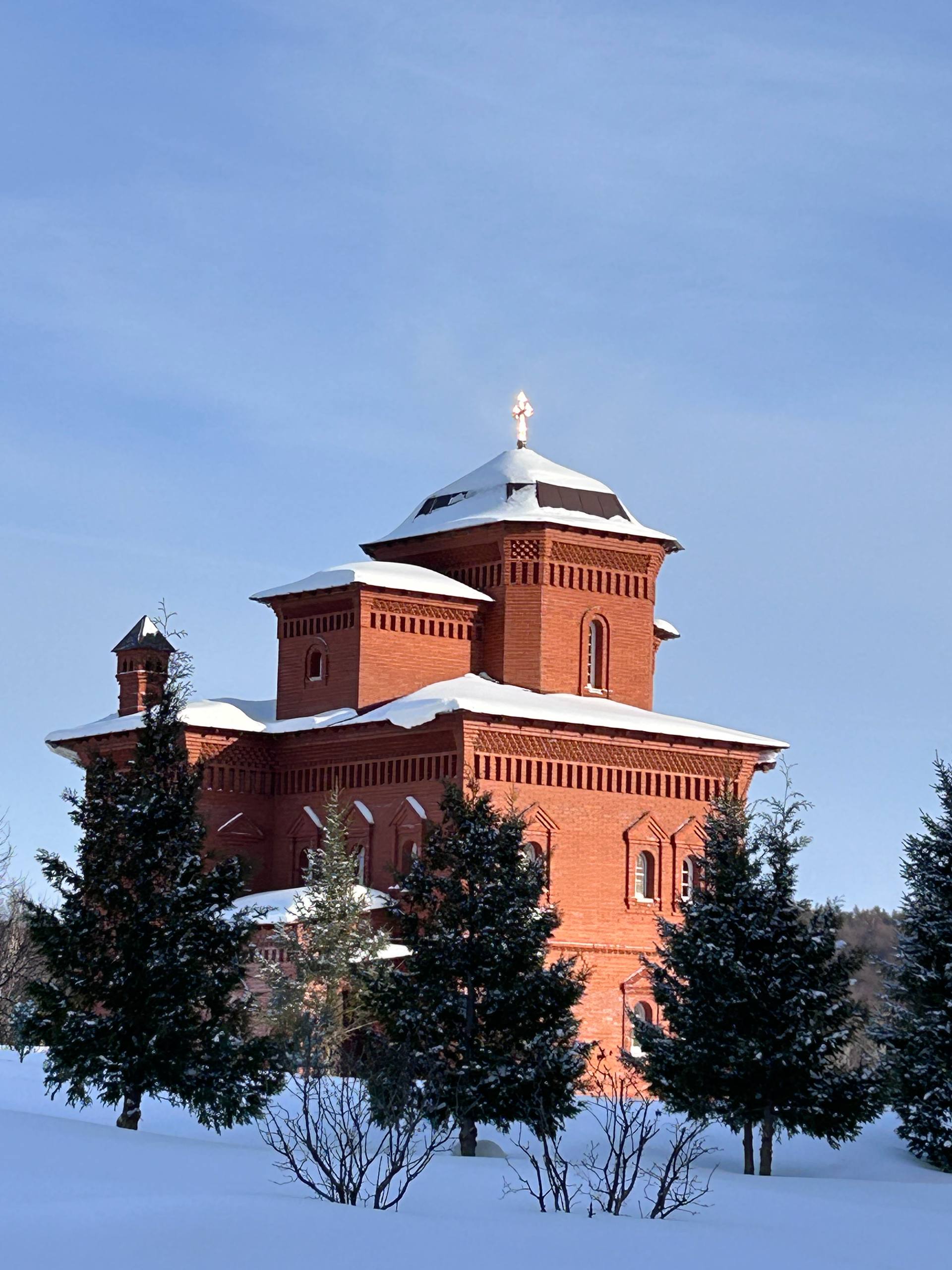 Храм «Святые Кустики» зимой, Уфа